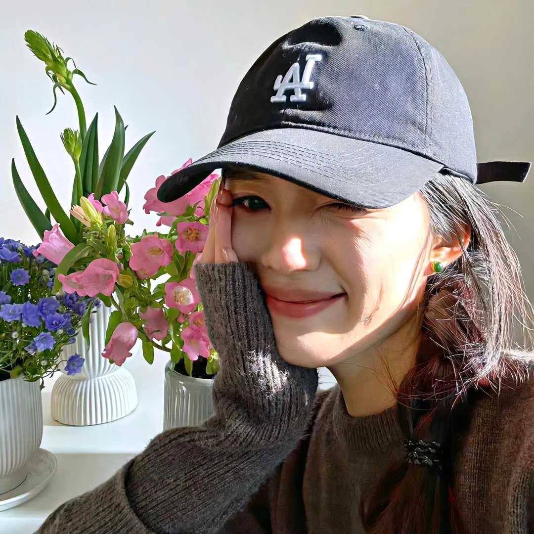 盛开的樱花林下